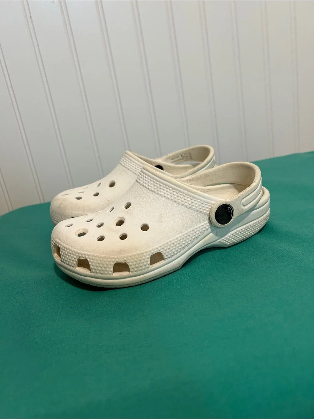 CROCS Kids White Clog Sandals with Heel Strap Sz: c11